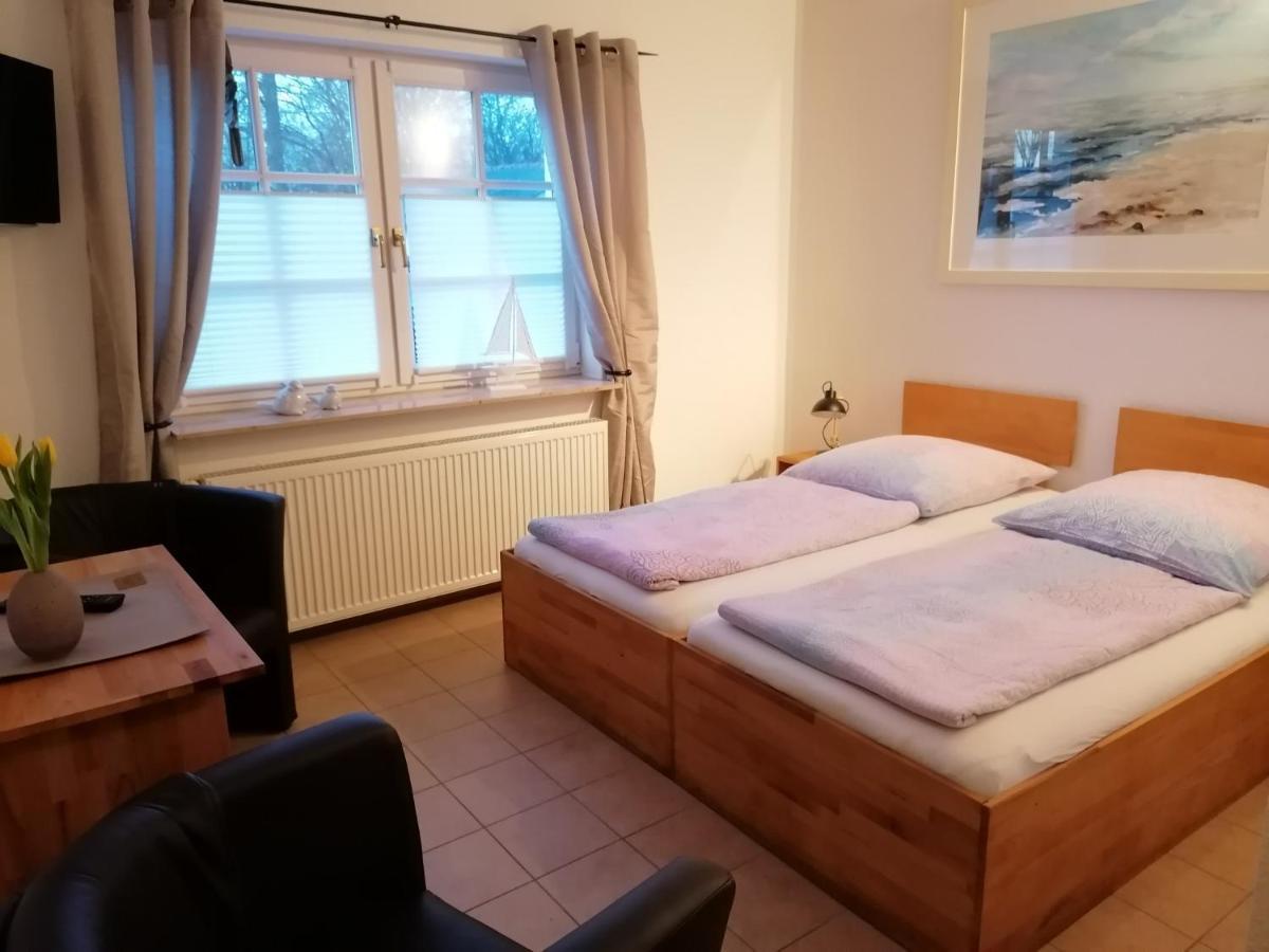 Boddenhus auf Rügen - Ferienwohnungen und Pension Rappin Exterior foto