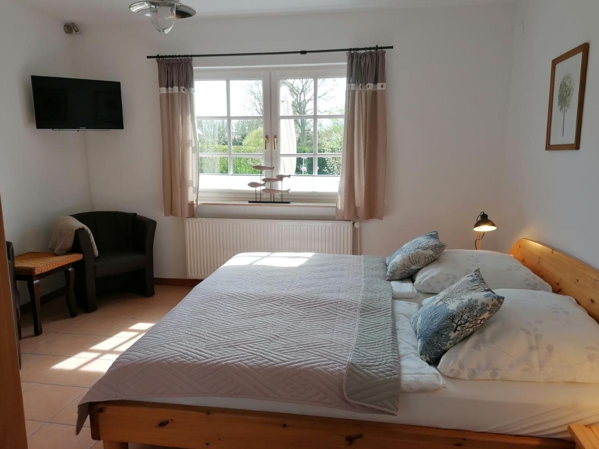 Boddenhus auf Rügen - Ferienwohnungen und Pension Rappin Exterior foto